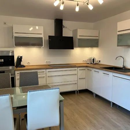 Charmante Doppelhaushaelfte Mit Geraeumiger Und Sonnenterrasse In *