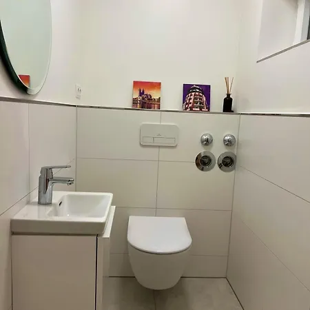 Charmante Doppelhaushaelfte Mit Geraeumiger Und Sonnenterrasse In Appartement