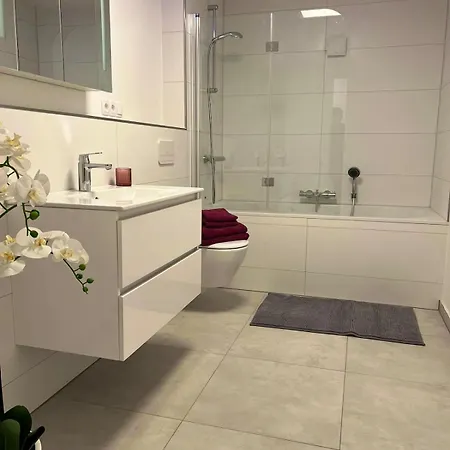 Charmante Doppelhaushaelfte Mit Geraeumiger Und Sonnenterrasse In Apartamento