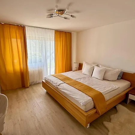 Charmante Doppelhaushaelfte Mit Geraeumiger Und Sonnenterrasse In Διαμέρισμα *