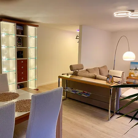 Charmante Doppelhaushaelfte Mit Geraeumiger Und Sonnenterrasse In Apartment