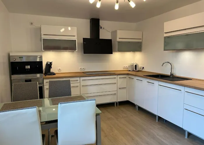 Charmante Doppelhaushaelfte Mit Geraeumiger Und Sonnenterrasse In *