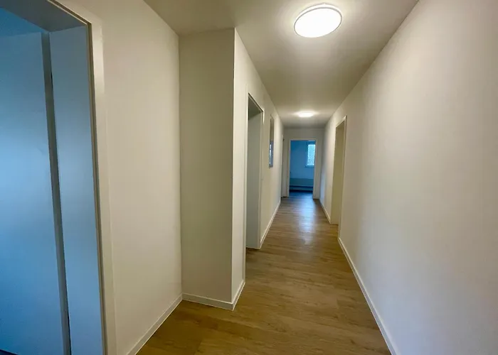 Charmante Doppelhaushälfte Mit Geräumiger Und Sonnenterrasse In Apartment