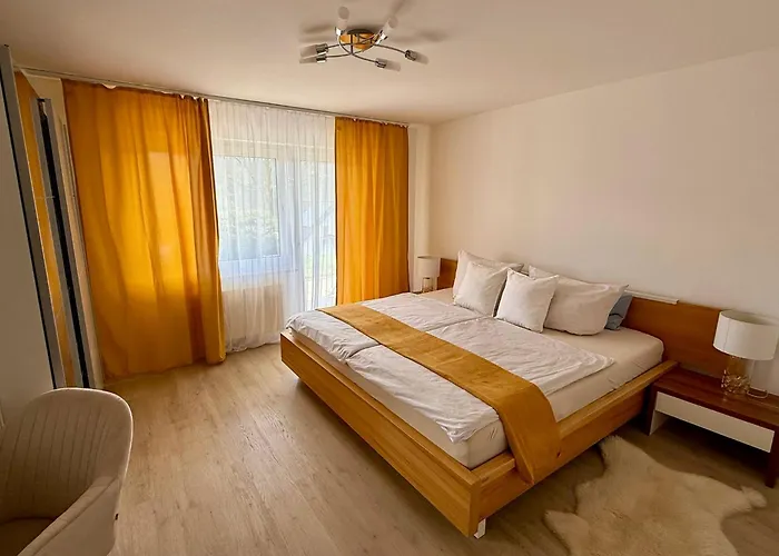 Charmante Doppelhaushaelfte Mit Geraeumiger Und Sonnenterrasse In Διαμέρισμα *