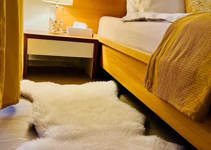 Charmante Doppelhaushaelfte Mit Geraeumiger Und Sonnenterrasse In Διαμέρισμα